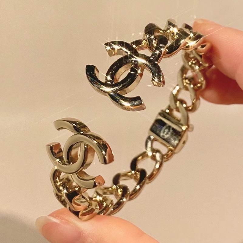 Chanel Bracelet 04yxs105